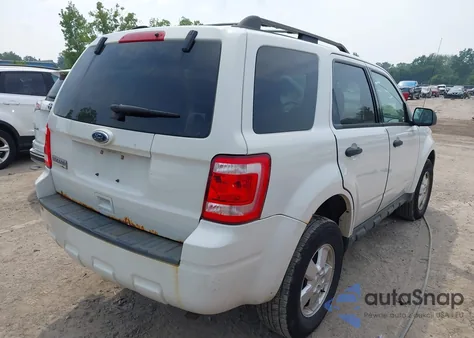 2010 Ford Escape Xlt z USA, uszkodzony, nr VIN 1FMCU0D70AKC30518